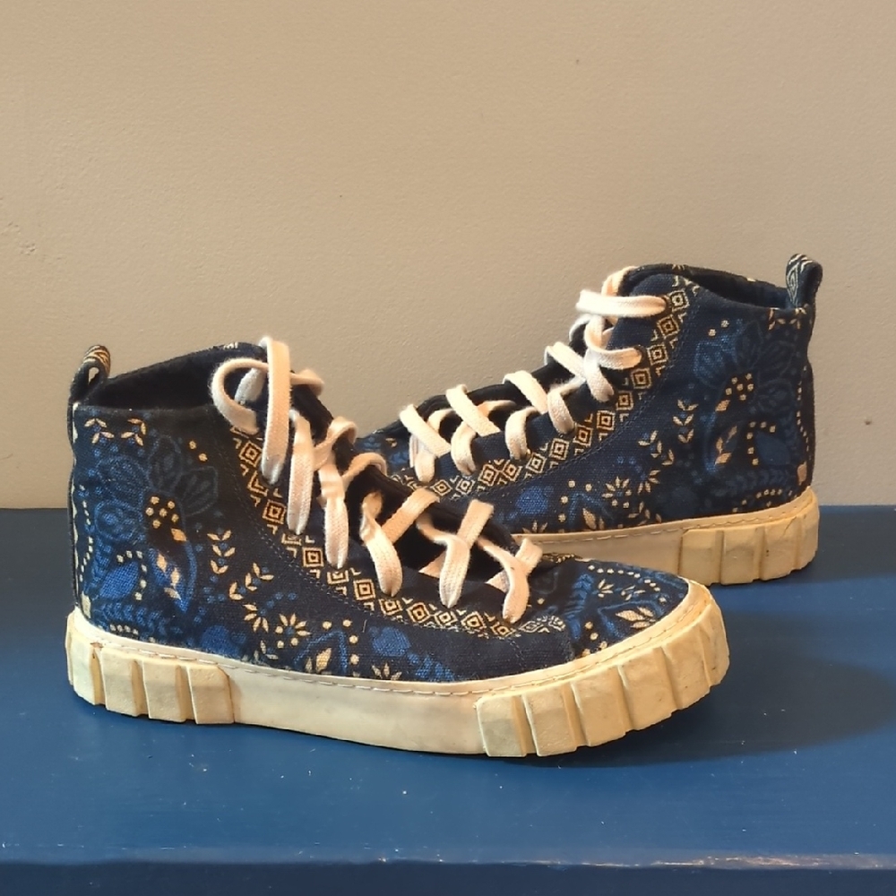 Farm Rio Blue Patterned High-Top Sneakers Size 8.5